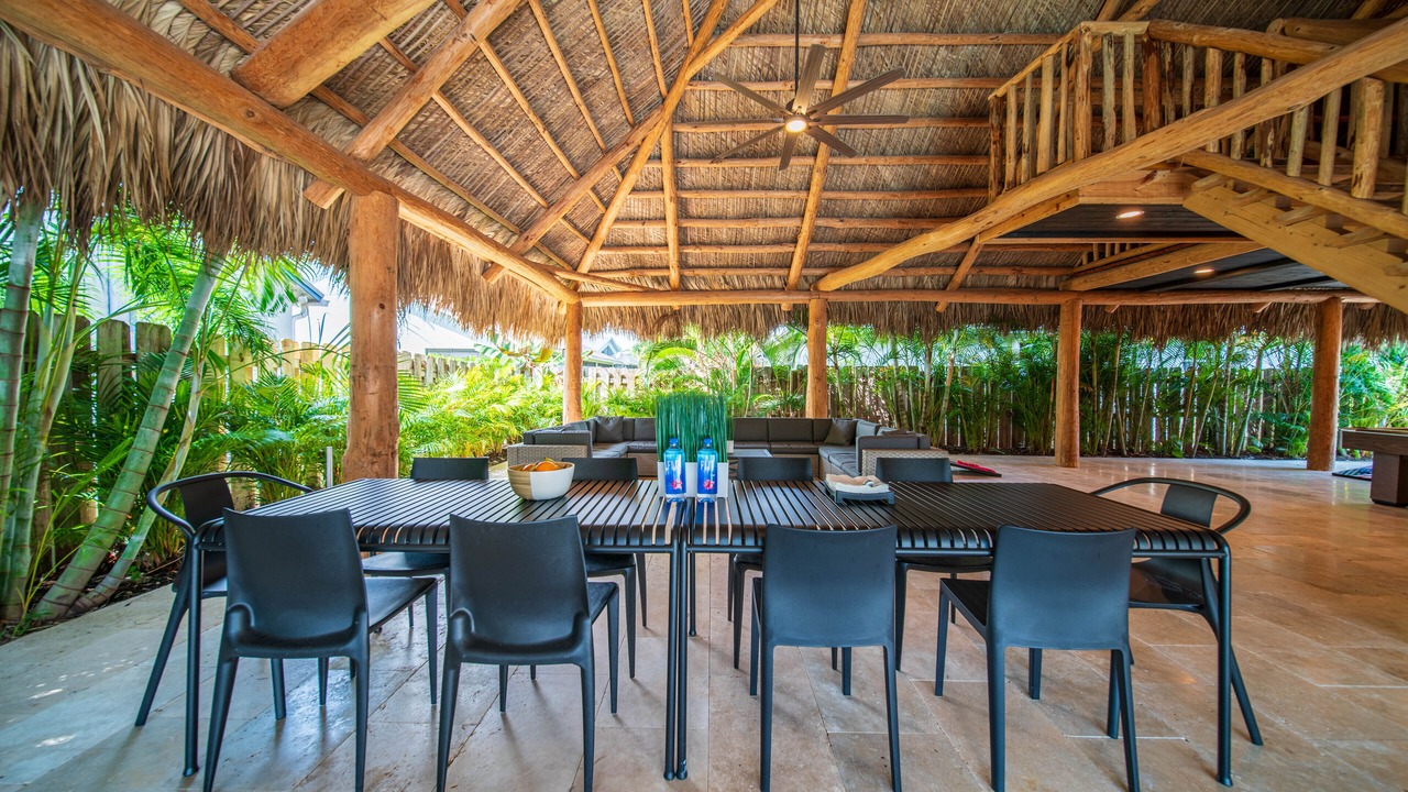 Photo of Outdoor in Tropic Palms