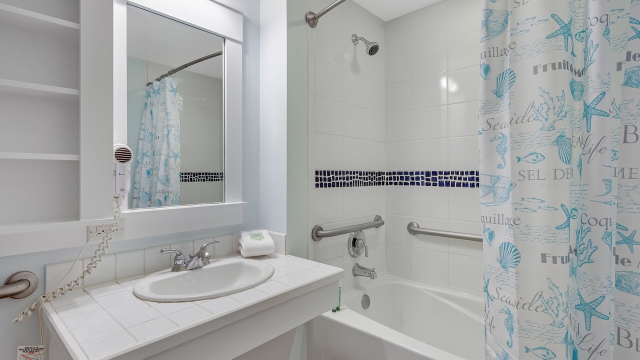Photo of Bathroom in Baytowne Wharf