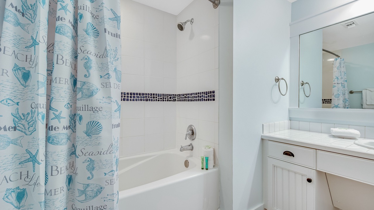 Photo of Bathroom in Baytowne Wharf