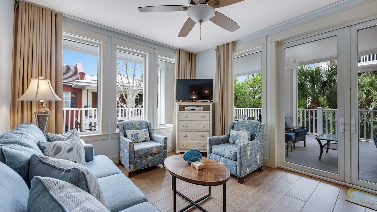 Photo of Livingroom in Baytowne Wharf