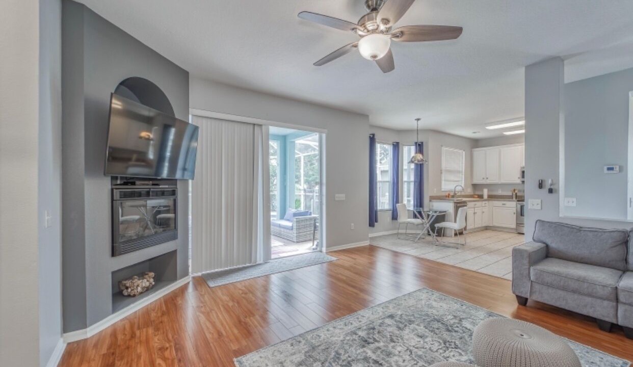 Photo of Livingroom in Lakeview Village