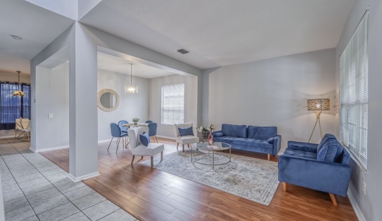 Photo of Livingroom in Lakeview Village