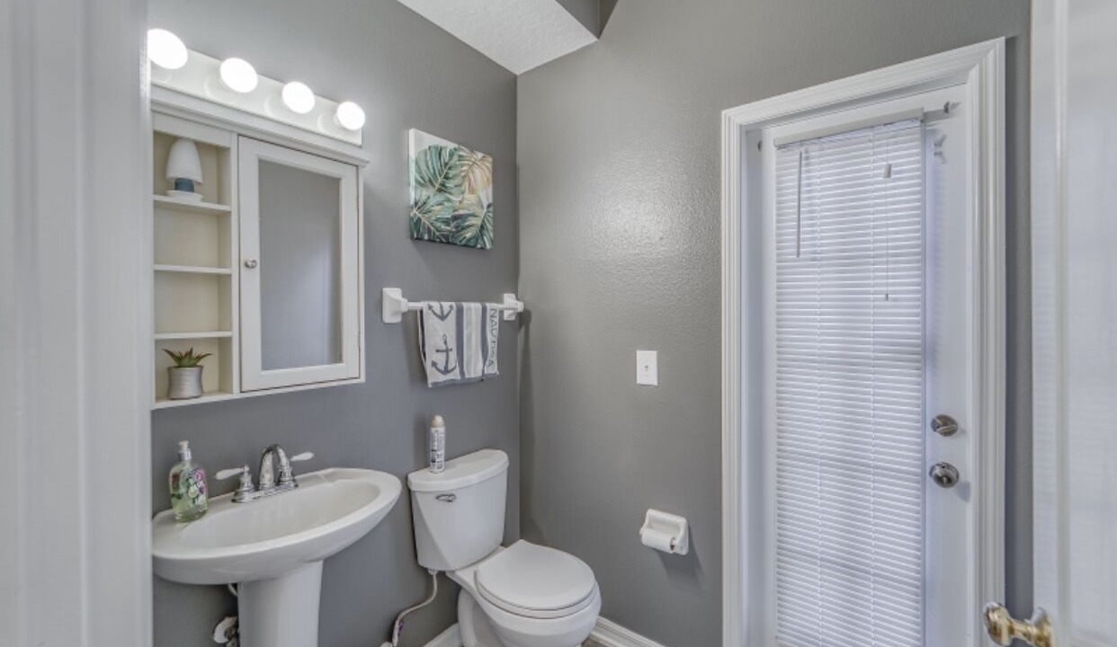 Photo of Bathroom in Lakeview Village