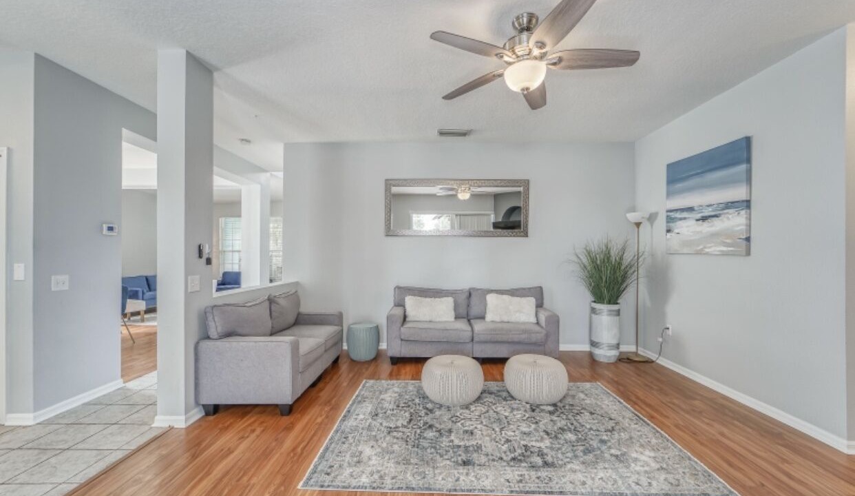 Photo of Livingroom in Lakeview Village