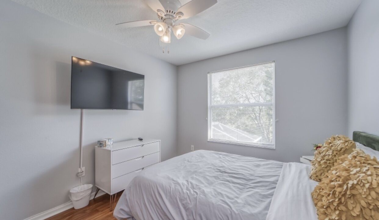 Photo of Bedroom in Lakeview Village