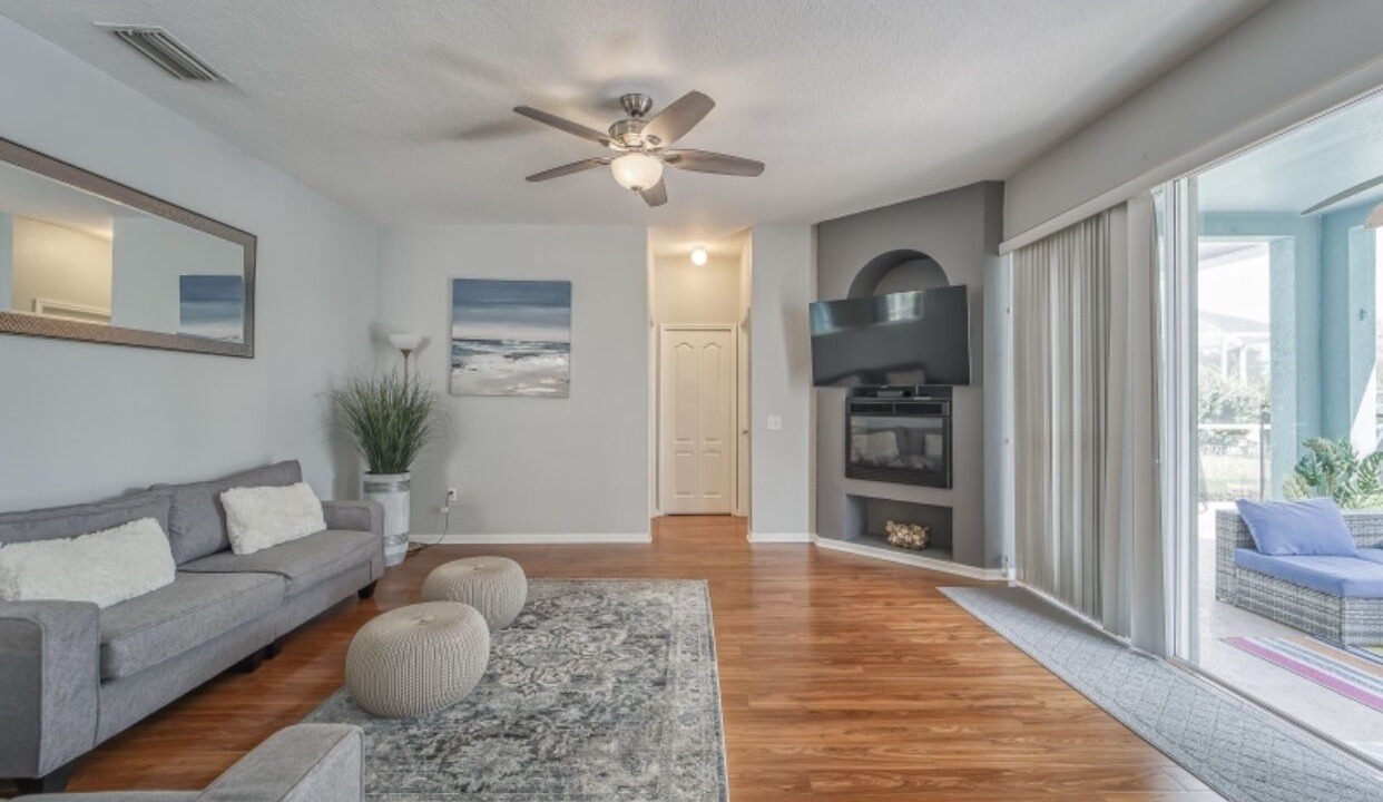 Photo of Livingroom in Lakeview Village