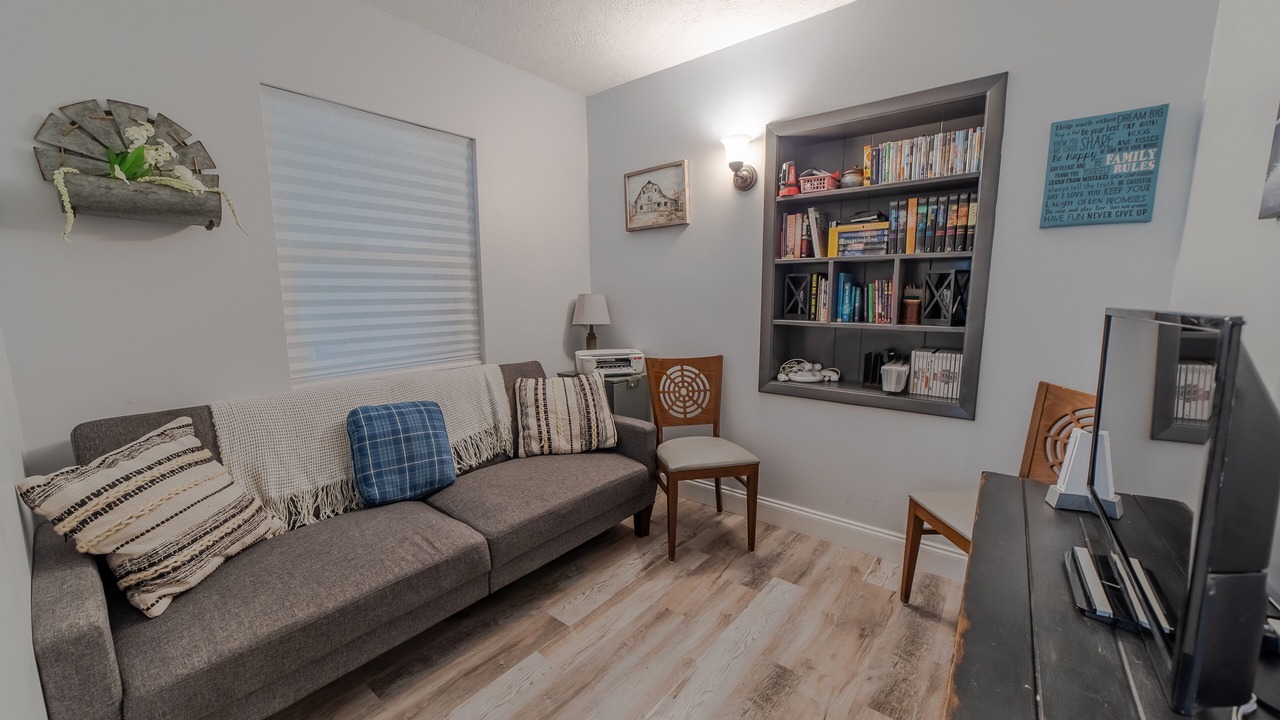 Photo of Livingroom in Okeechobee