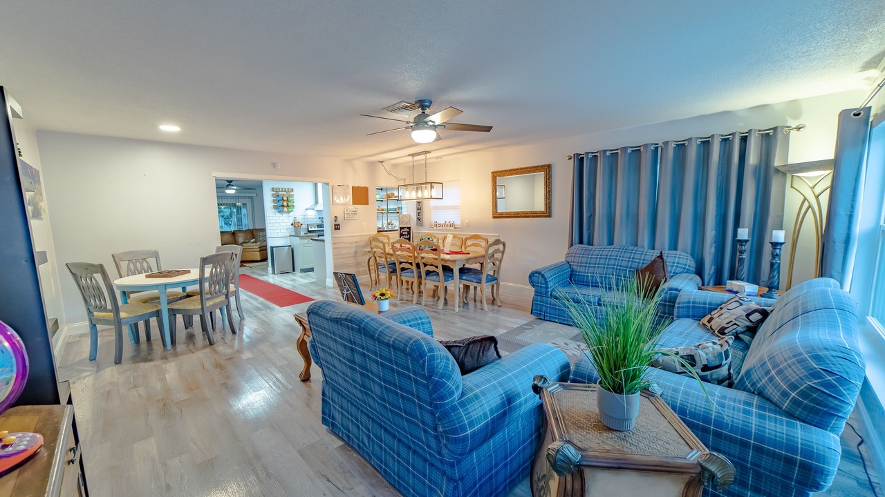 Photo of Livingroom in Okeechobee
