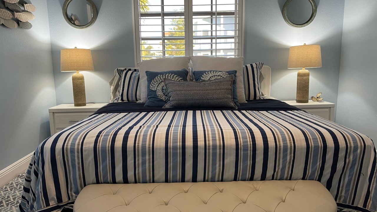 Photo of Bedroom in Venetian Shores