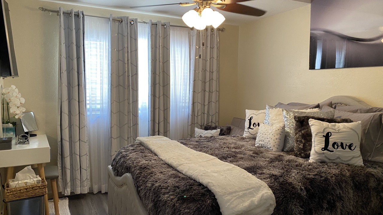 Photo of Bedroom in Olympia Heights