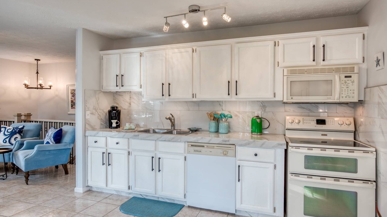 Photo of Kitchen in Surfcrest Village