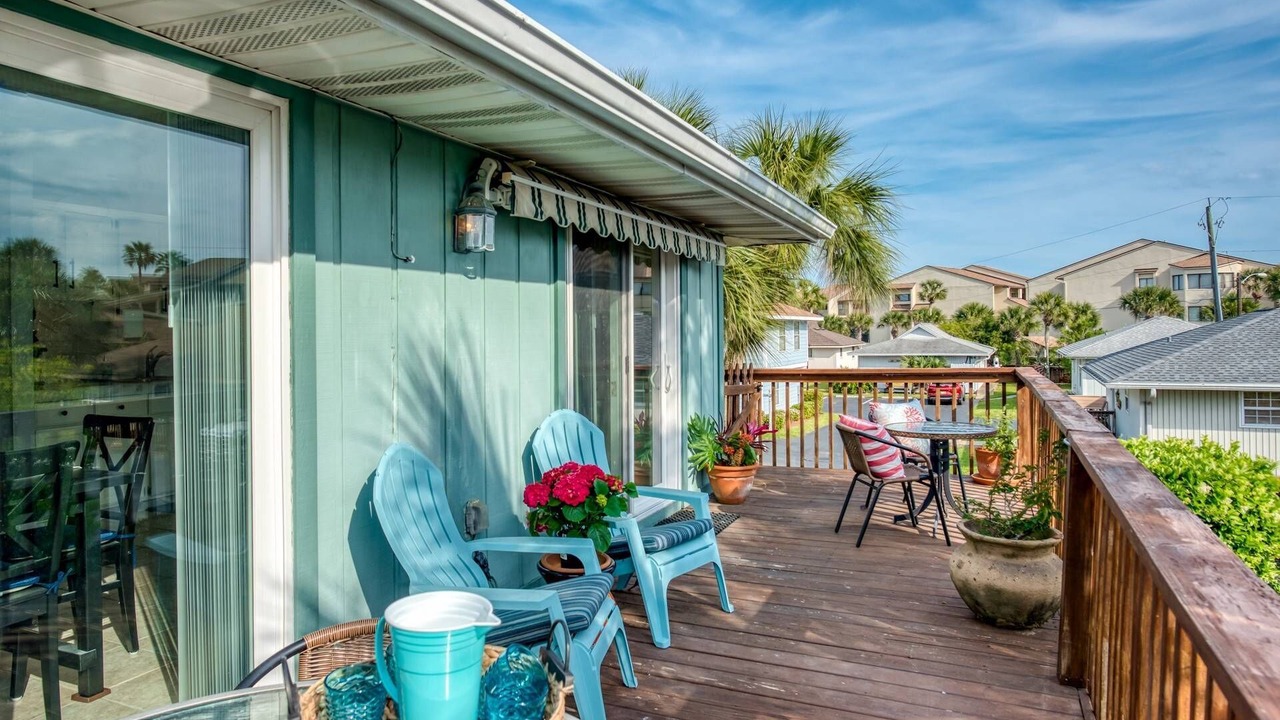 Photo of Patio Balcony in Surfcrest Village