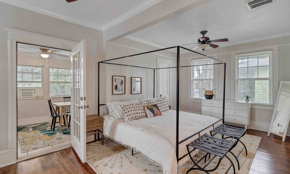 Photo of Bedroom in Five Points