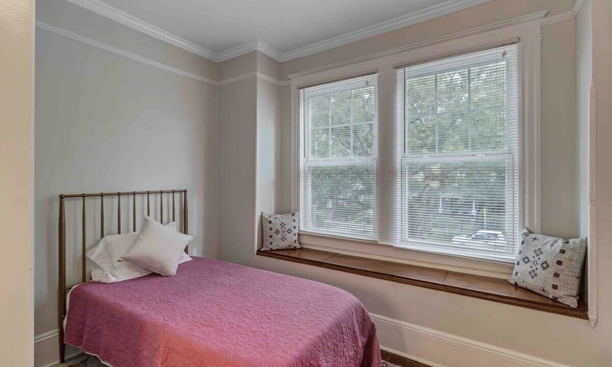 Photo of Bedroom in Five Points