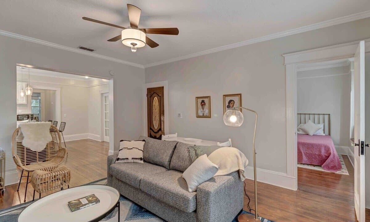 Photo of Livingroom in Five Points