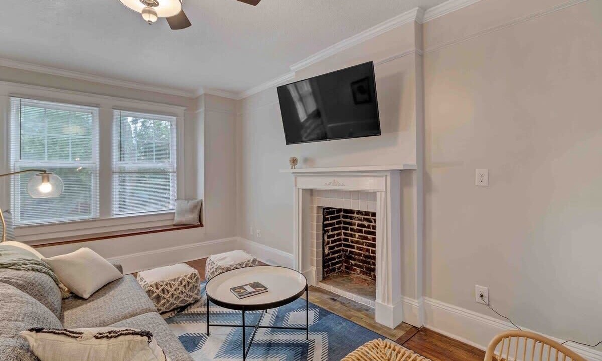 Photo of Livingroom in Five Points