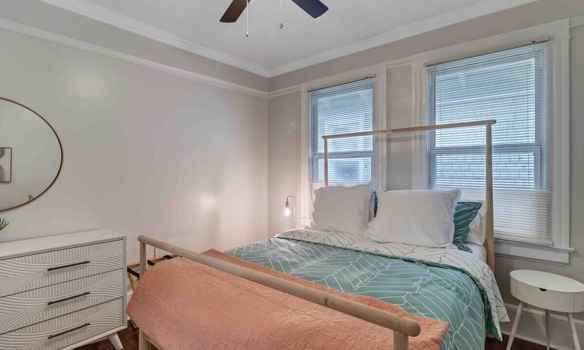 Photo of Bedroom in Five Points
