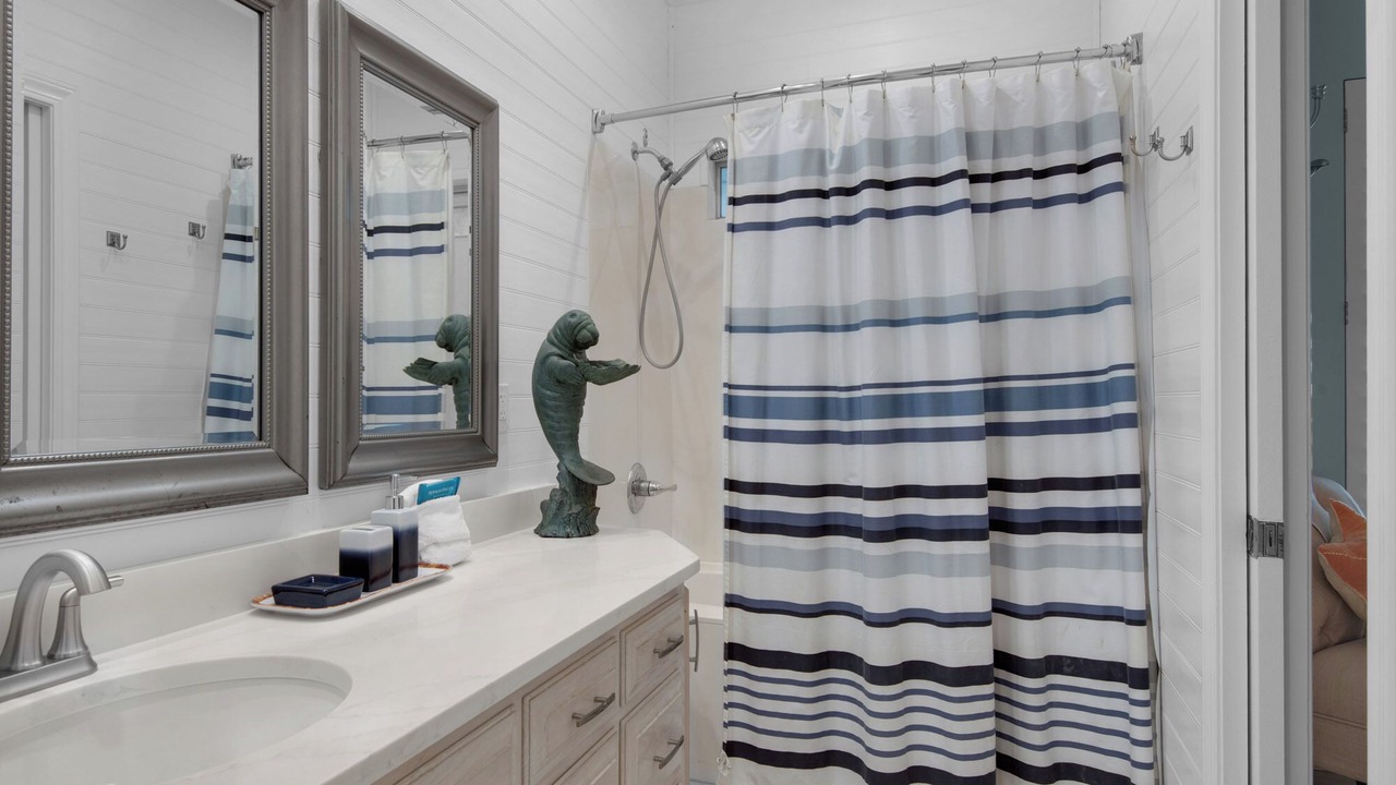 Photo of Bathroom in Crystal Shores