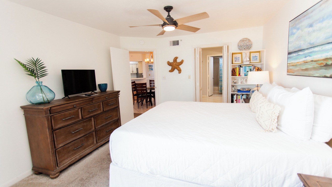 Photo of Bedroom in Biltmore Beach