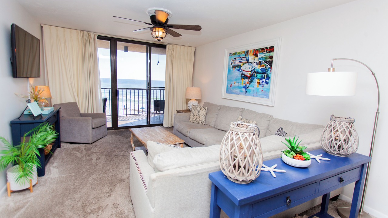 Photo of Livingroom in Biltmore Beach