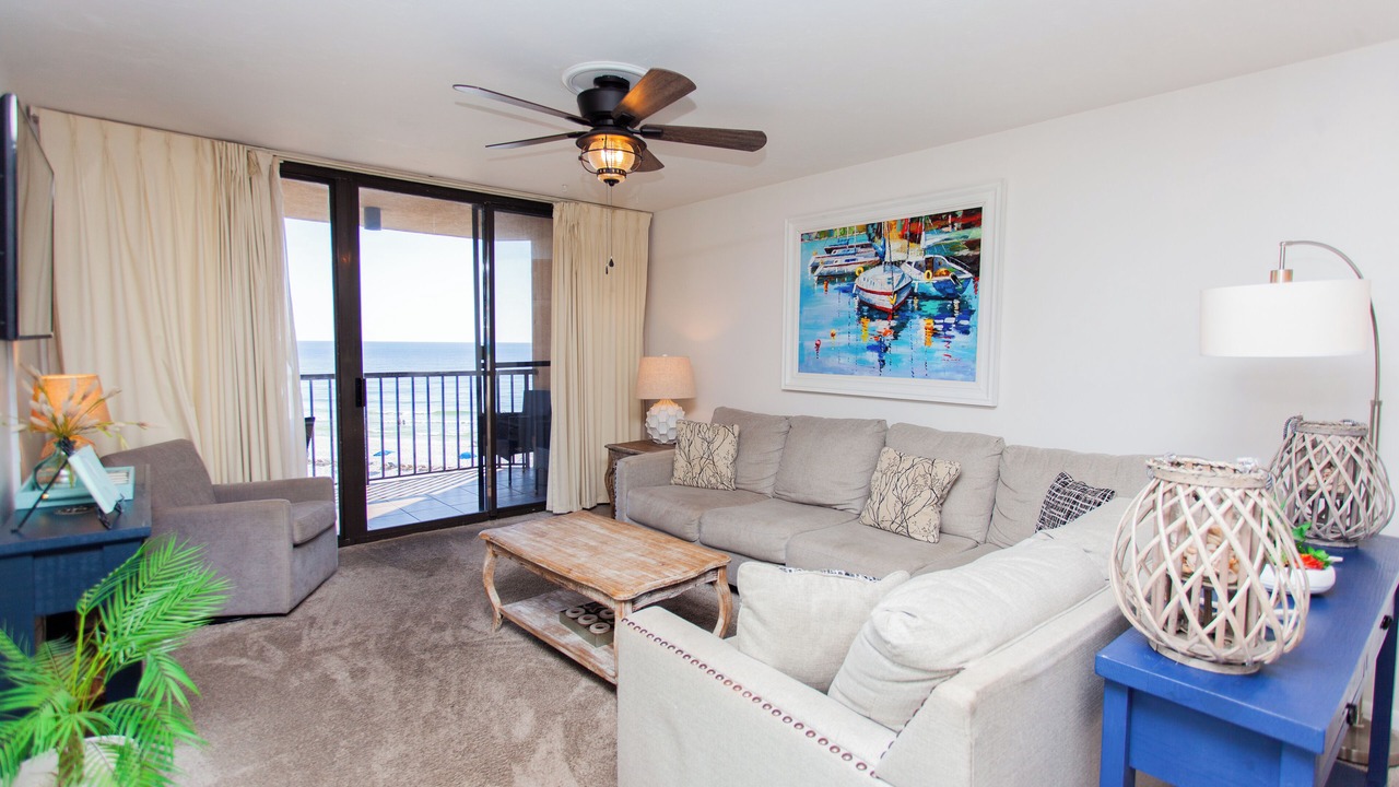 Photo of Livingroom in Biltmore Beach