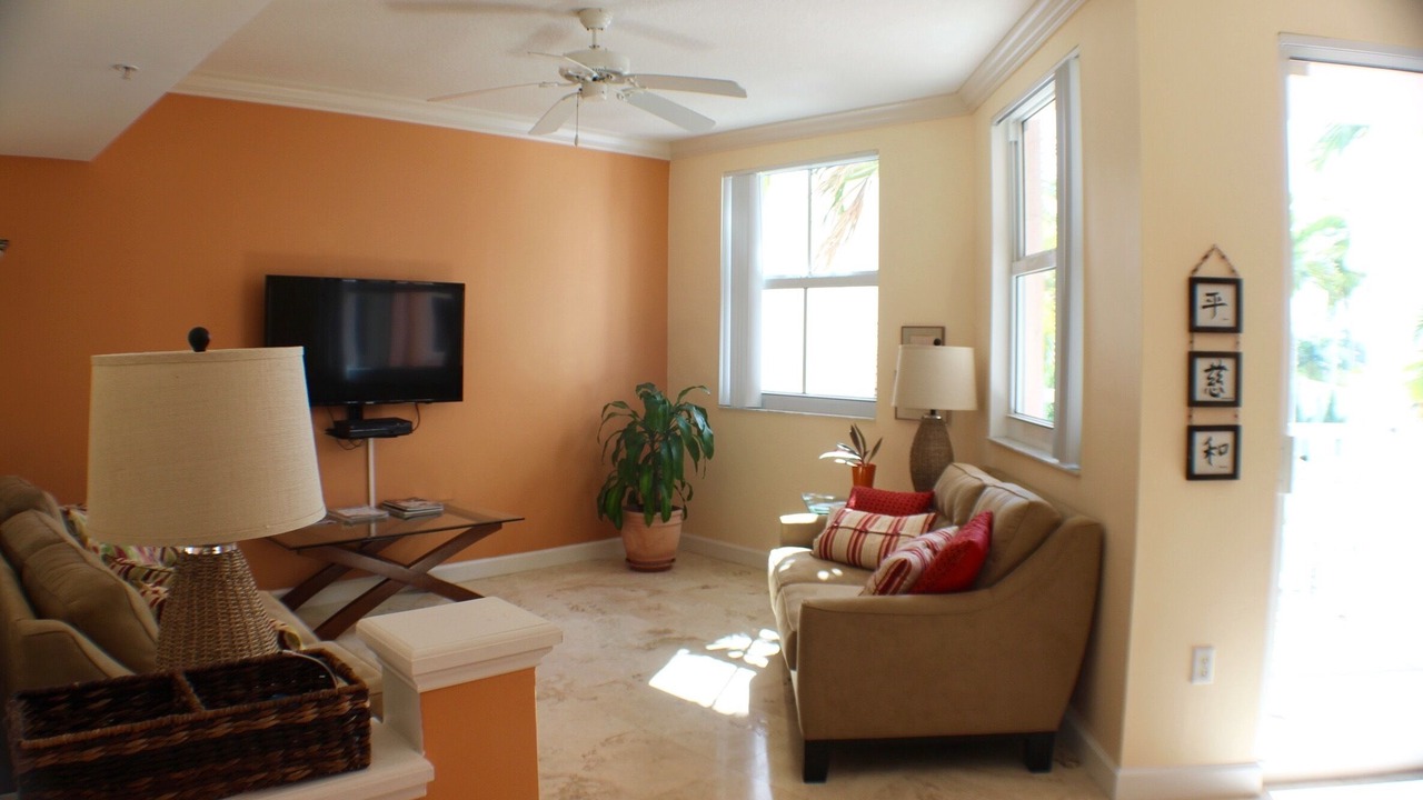 Photo of Livingroom in Surfside