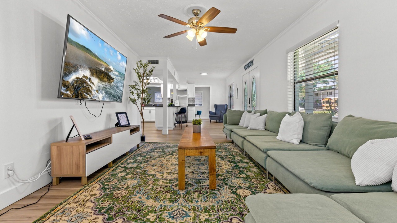 Photo of Livingroom in Bay Crest Park