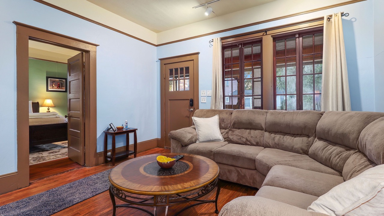 Photo of Livingroom in University Heights