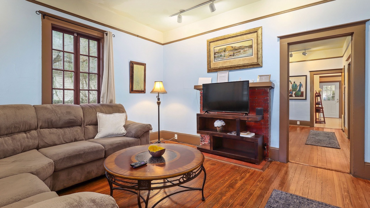 Photo of Livingroom in University Heights