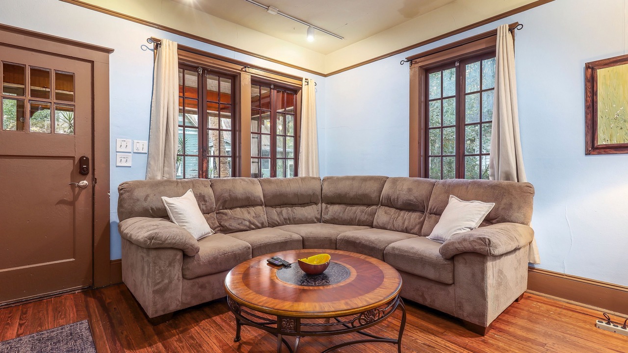 Photo of Livingroom in University Heights