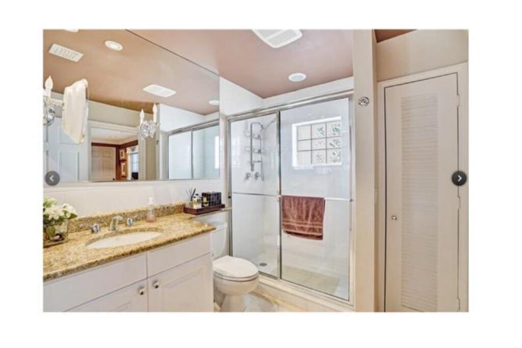 Photo of Bathroom in Hendricks and Venice Isles