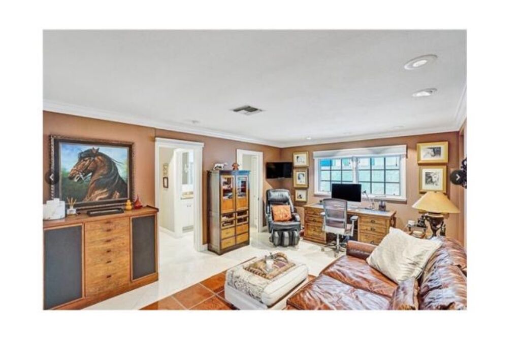 Photo of Livingroom in Hendricks and Venice Isles