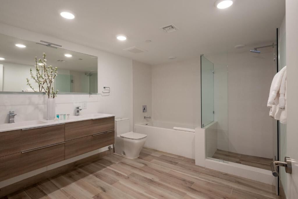 Photo of Bathroom in Bay Harbor Islands