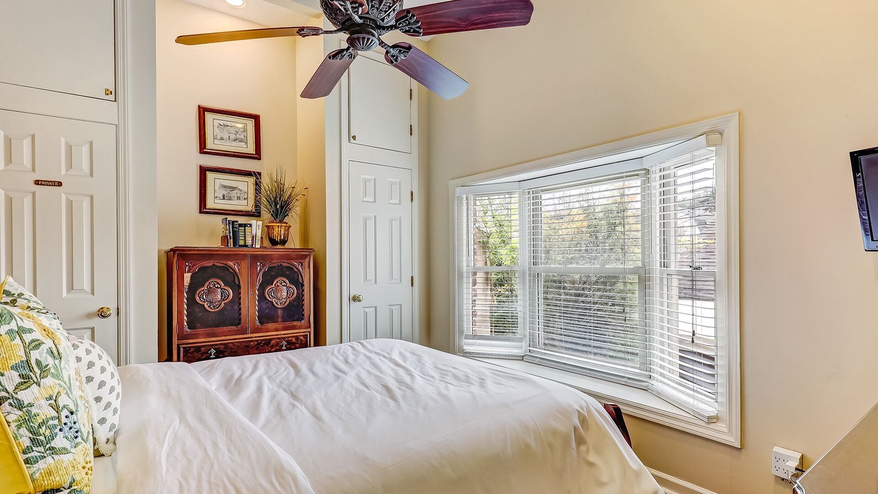 Photo of Bedroom in Historic District - North