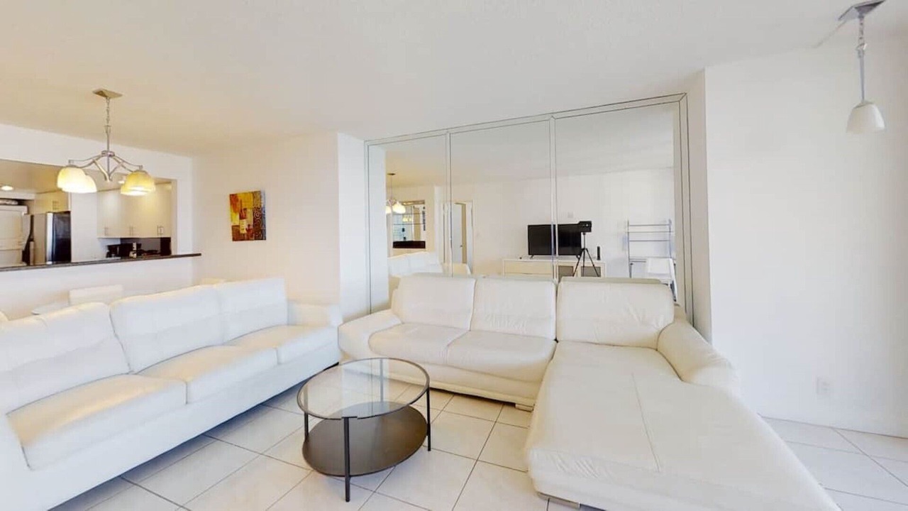 Photo of Livingroom in Edgewater