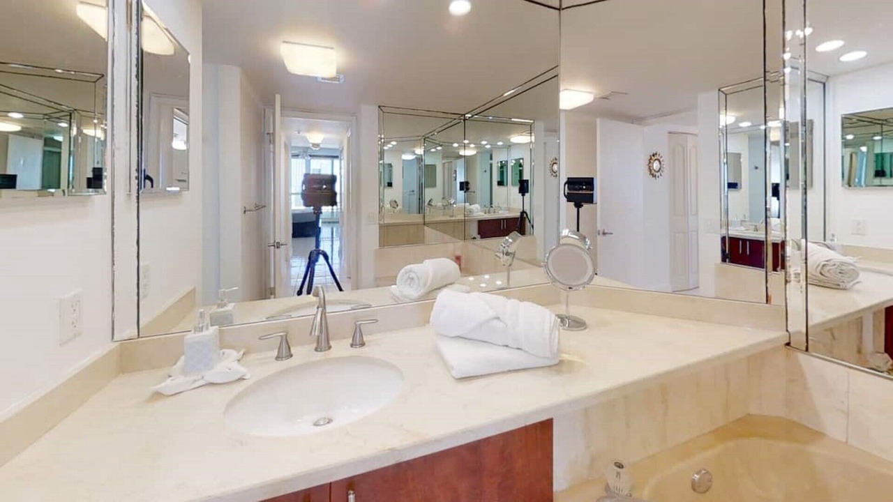 Photo of Bathroom in Edgewater
