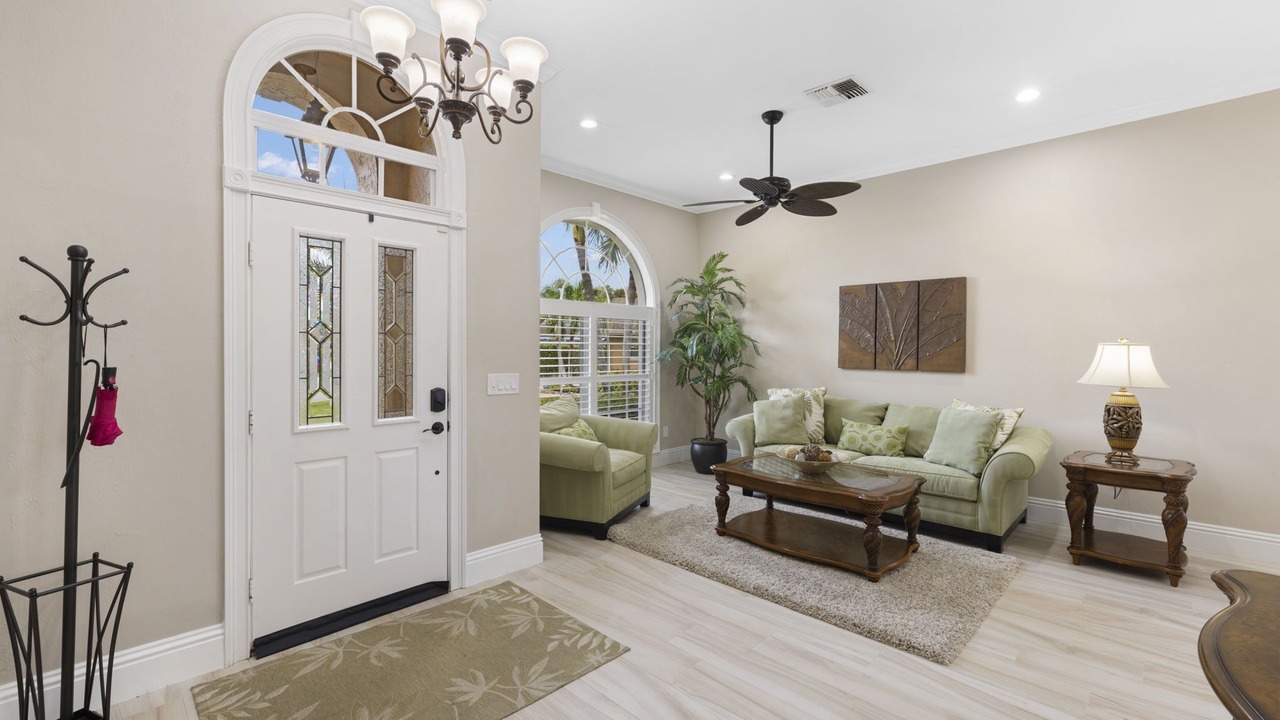 Photo of Livingroom in Crown Pointe