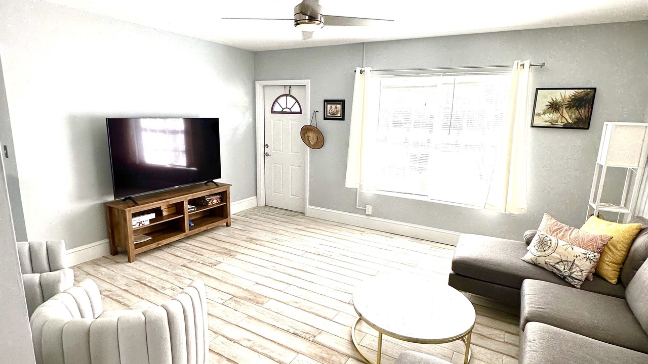 Photo of Livingroom in Midtown