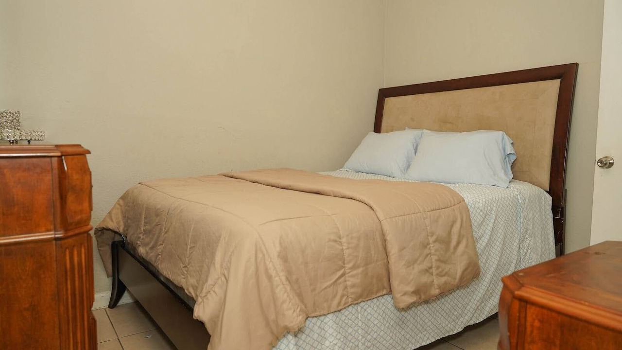 Photo of Bedroom in Lauderdale Lakes