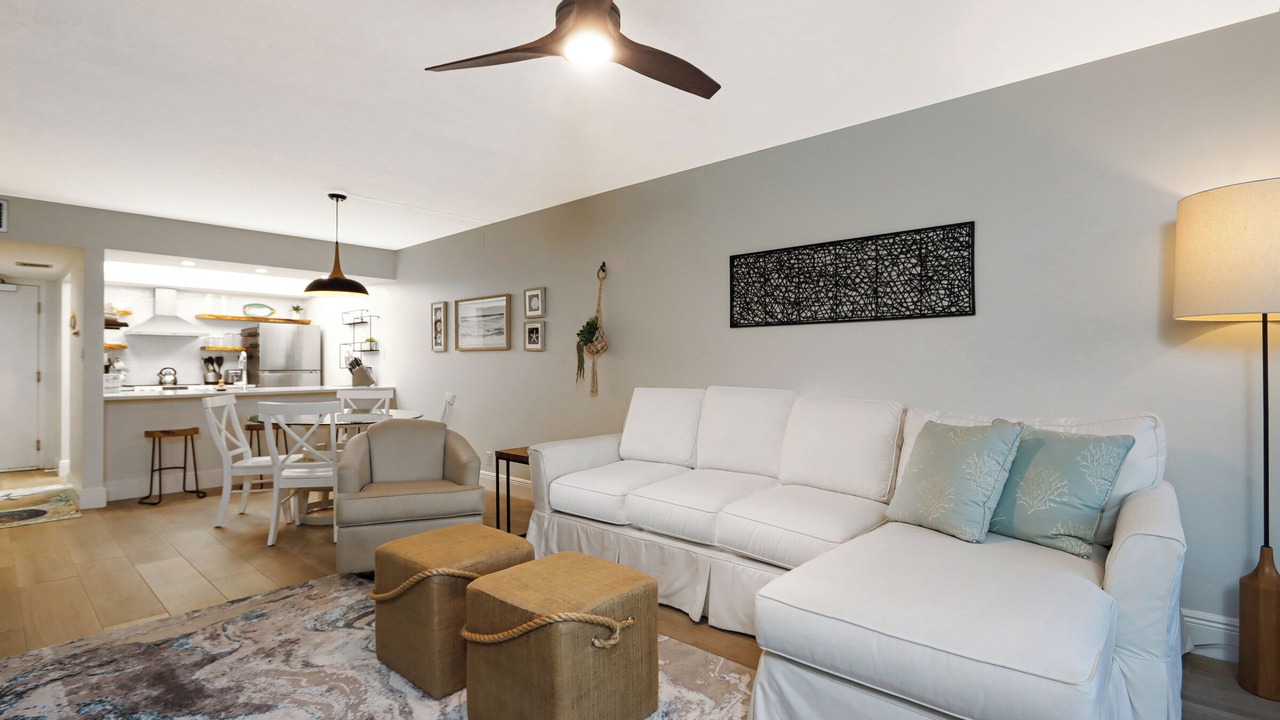 Photo of Livingroom in Beachview Country Club Estates