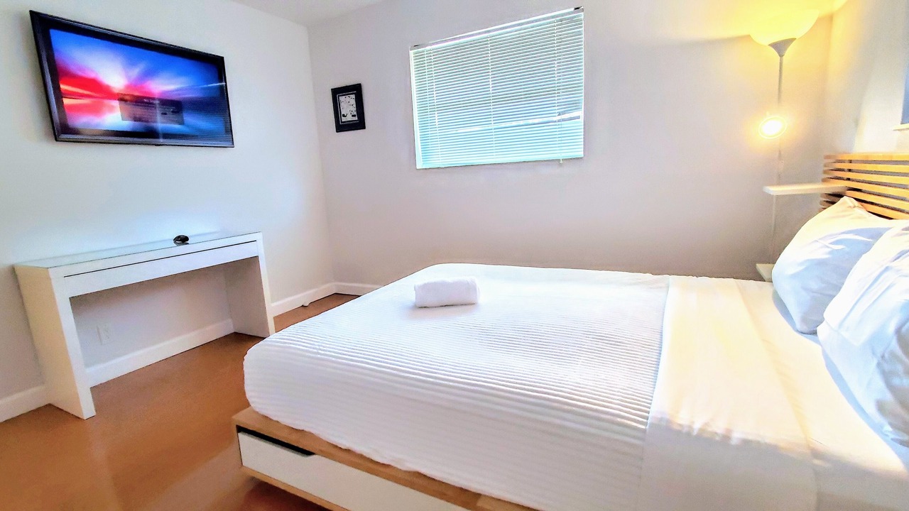 Photo of Bedroom in Hallandale Beach