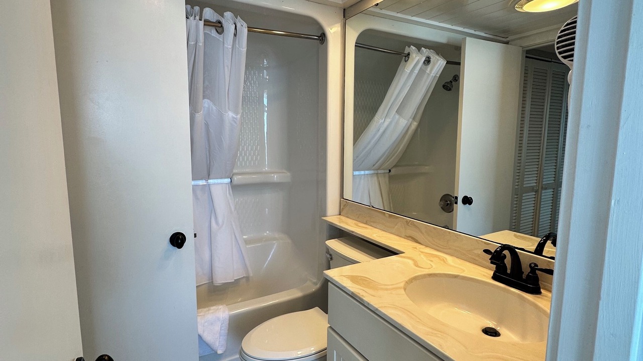 Photo of Bathroom in Arcadian Shores