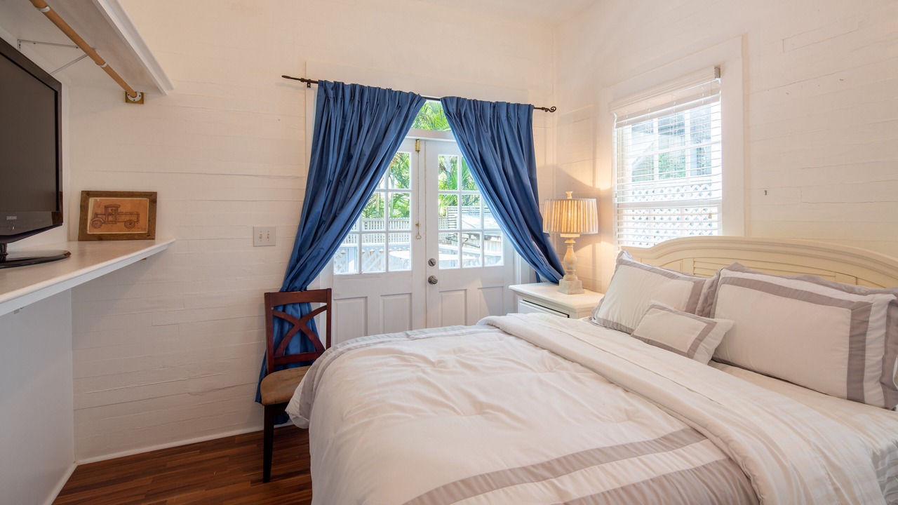 Photo of Bedroom in Historic Seaport