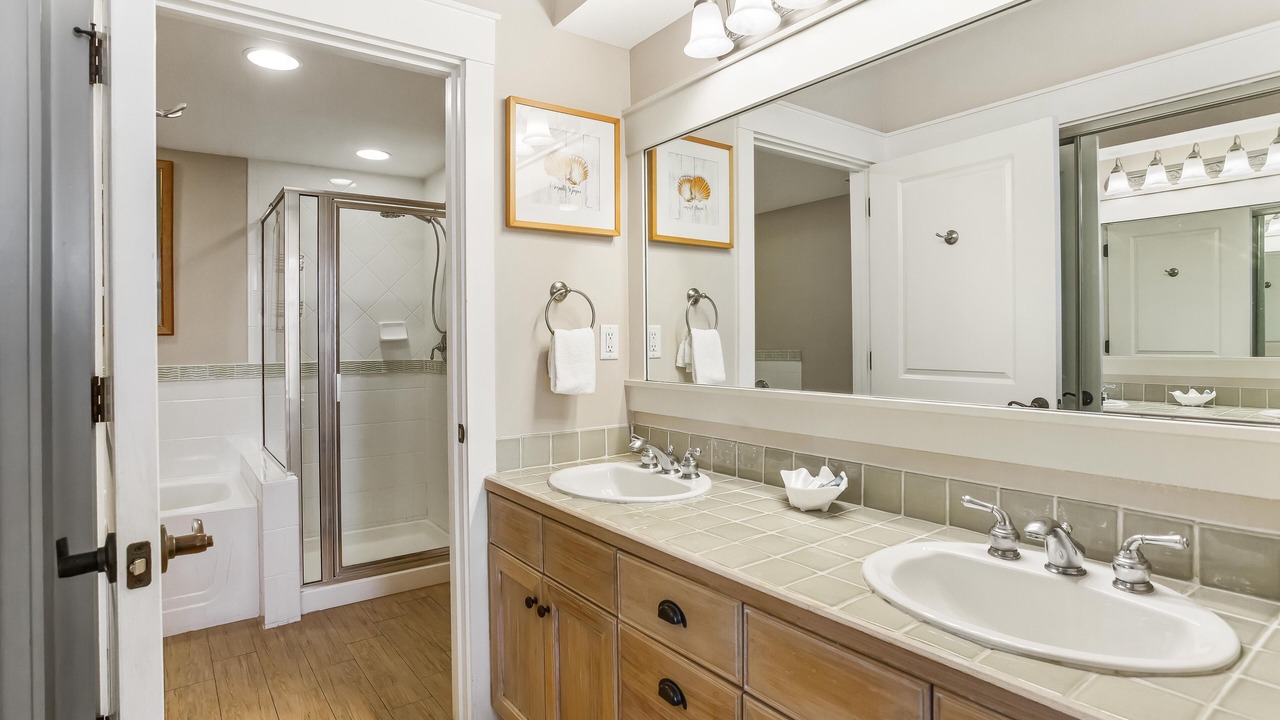 Photo of Bathroom in Baytowne Wharf