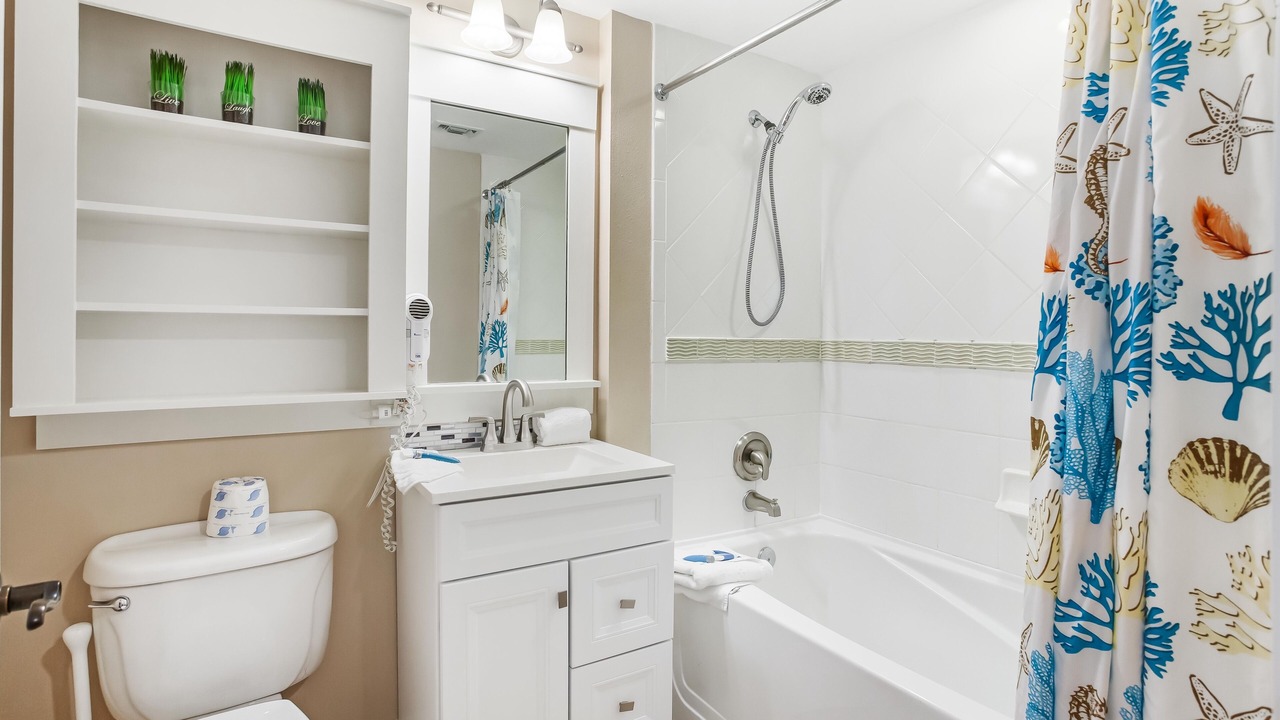 Photo of Bathroom in Baytowne Wharf