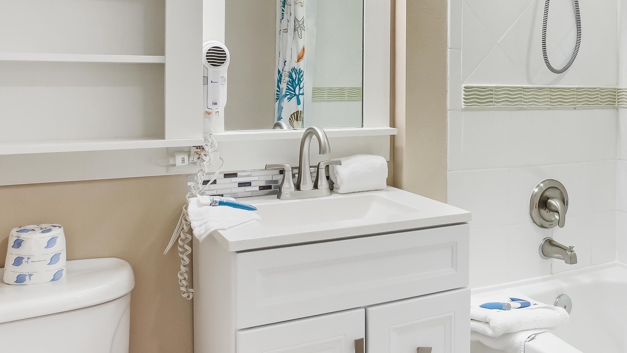 Photo of Bathroom in Baytowne Wharf