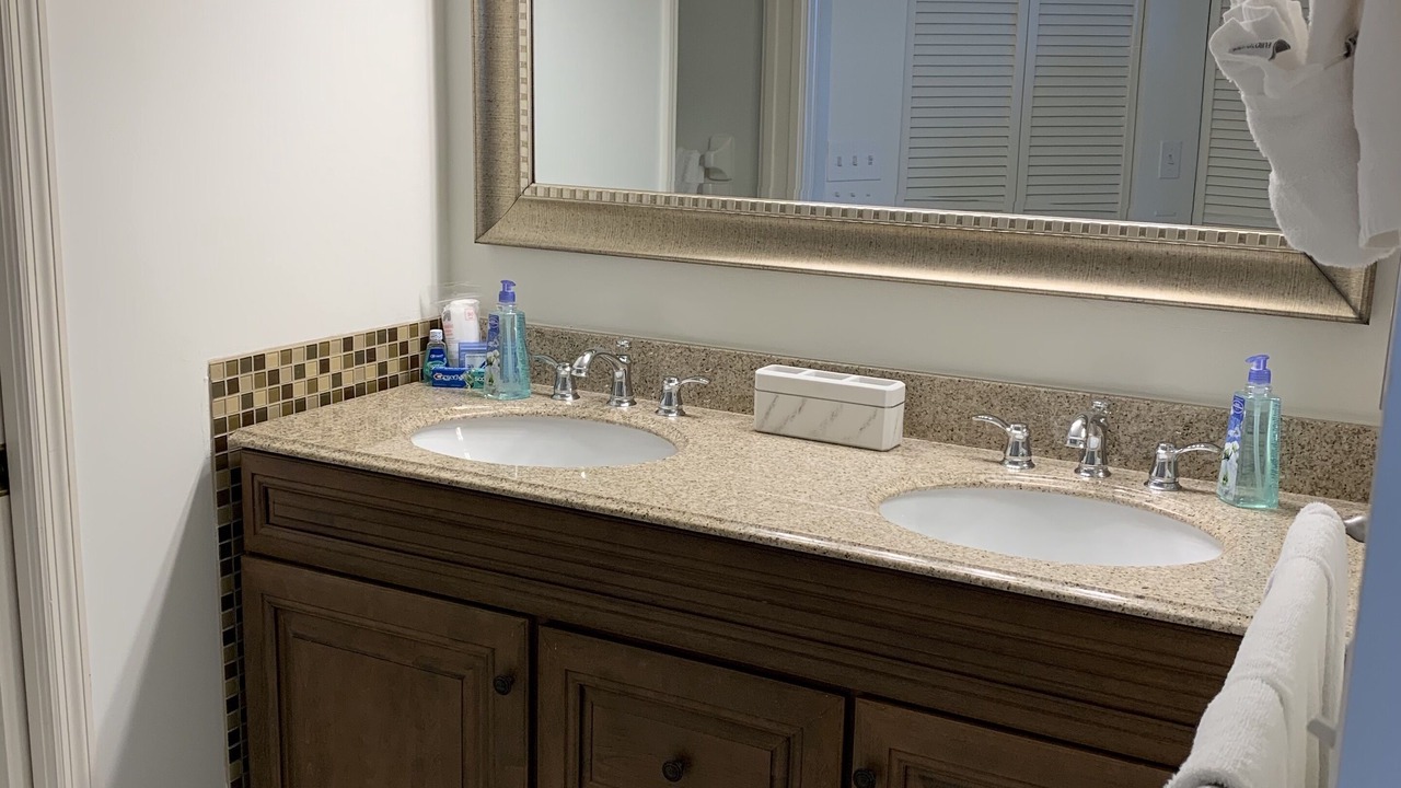 Photo of Bathroom in Park Shore