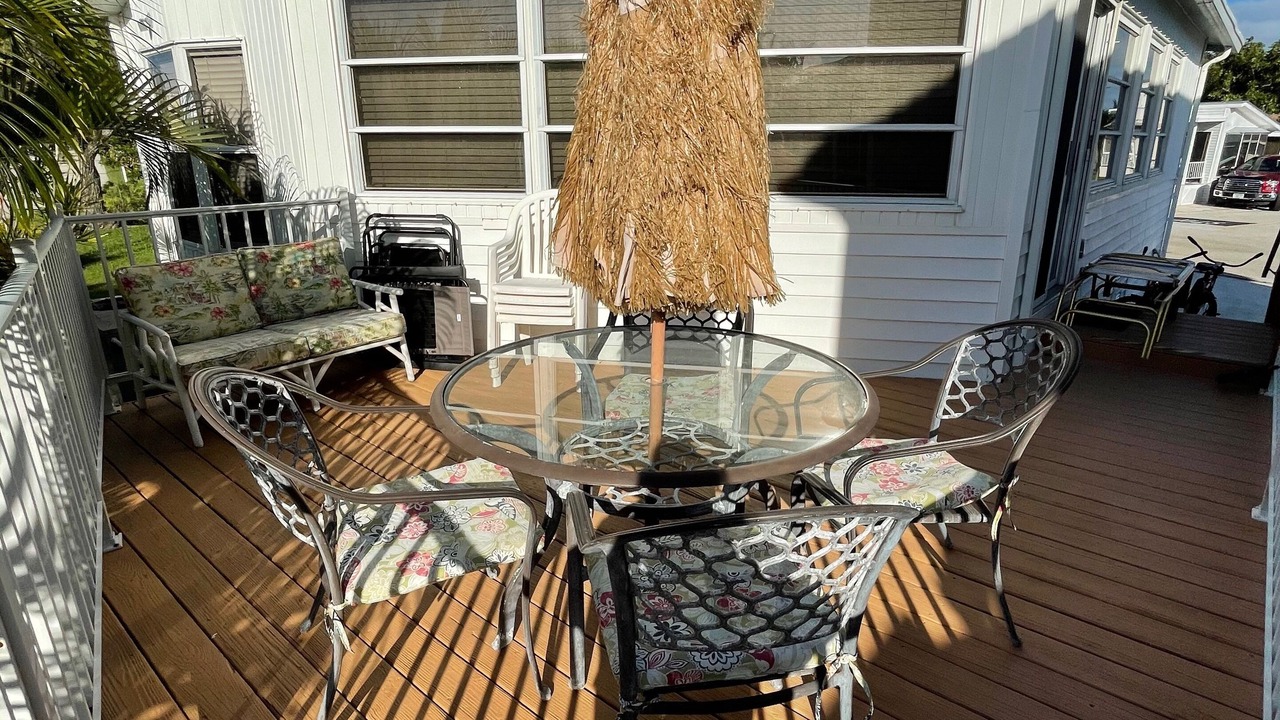 Photo of Patio Balcony in Nettles Island