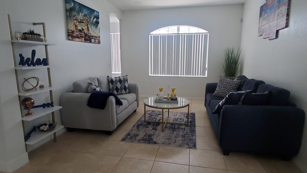 Photo of Livingroom in Meadow Woods