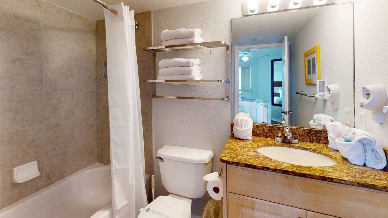 Photo of Bathroom in Treasure Island